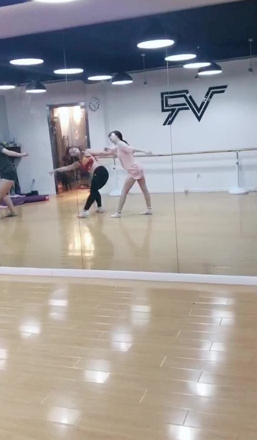 吃瓜凉亭跳舞视频,夏日狂欢瞬间引爆网络