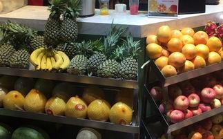 凤梨和哈密瓜一起吃吗,营养美味两不误”