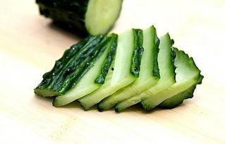 合肥女子吃瓜,瓜中藏宝引网友热议