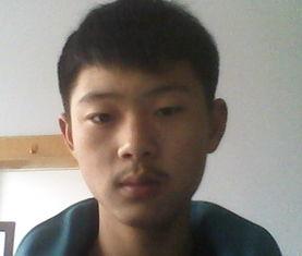 丑男吃瓜素材高清图片,高清镜头下的趣味瞬间